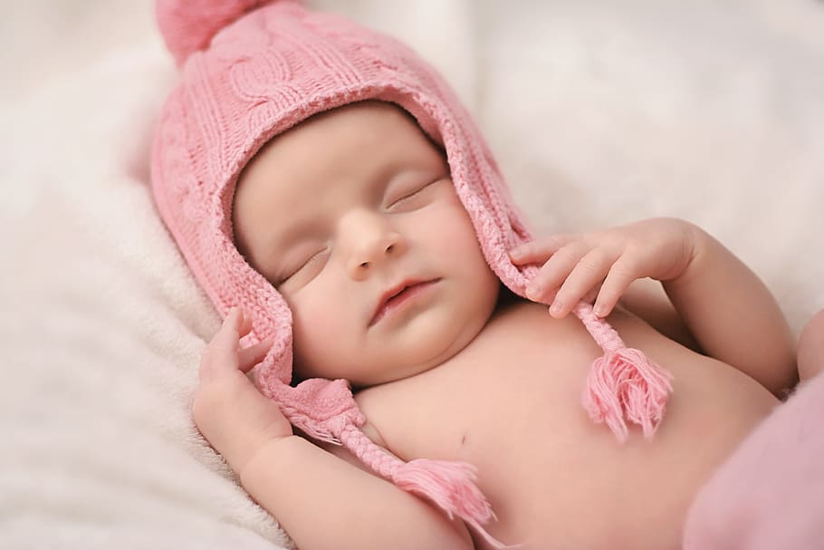 Bebé, vistiendo, rosa, tejer, bobble hat, recién nacido, niña, sombrero, lindo, manta