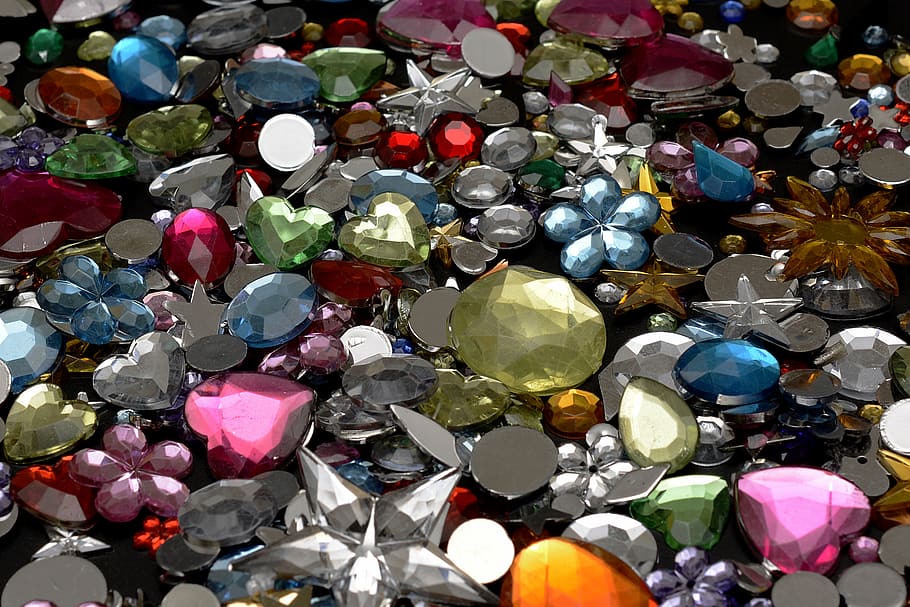 tumpukan, berbagai macam batu permata, batu semi mulia, menggerumit, berkilau, menghias, hiasan, warna-warni, bersinar, bentuk
