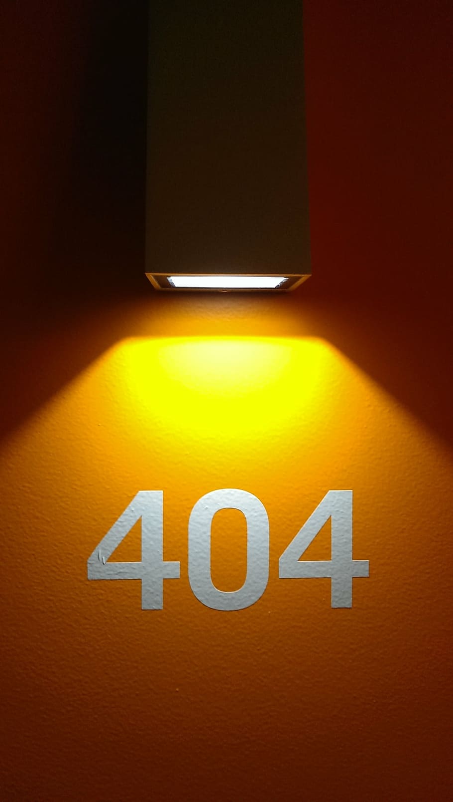 404 печать, оранжевый, стена, страница не найдена, свет, тень, гостиница, палиндром, номер комнаты, 404
