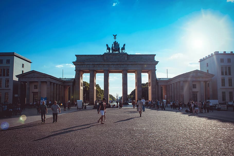 arc de triomphe, berlin, gerbang brandenburg, tempat menarik, jerman, quadriga, tengara, tujuan, bangunan, berbentuk kolom