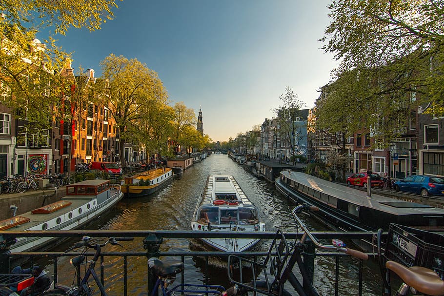 Blanco, barco, río, edificios, Amsterdam, canal, Países Bajos, vía fluvial, holandés, primavera