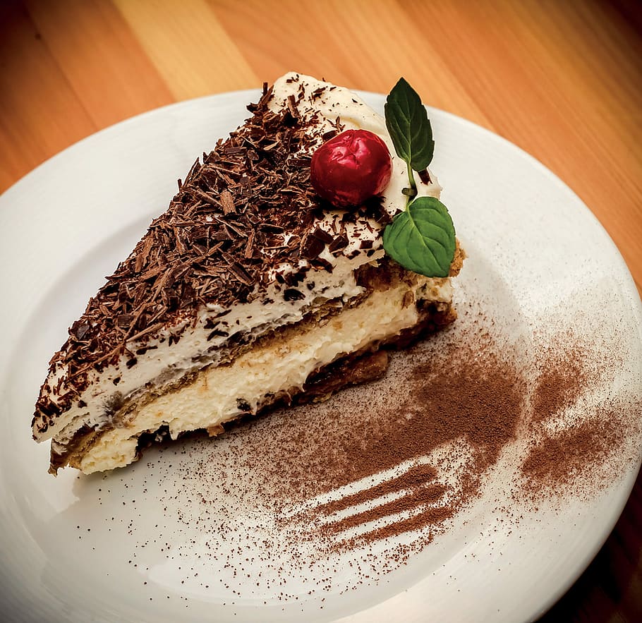 sliced chocolate cake, dessert, cake, tiramisu, food, sweet, restaurant, plate, restaurant food, dinner