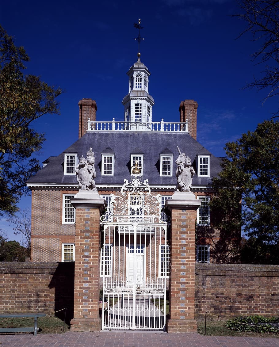 istana gubernur, williamsburg, virginia, amerika serikat, kolonial, bata, arsitektur, bersejarah, gerbang, turis