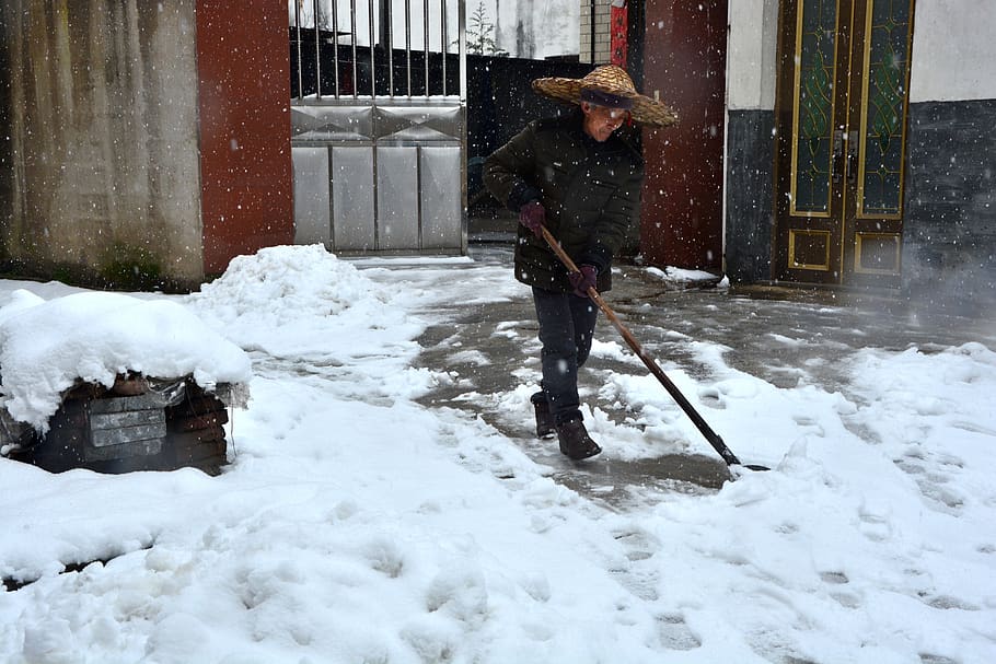 winter, in rural areas, quiet, snow, people, entrance, shovel, china, cold temperature, one person