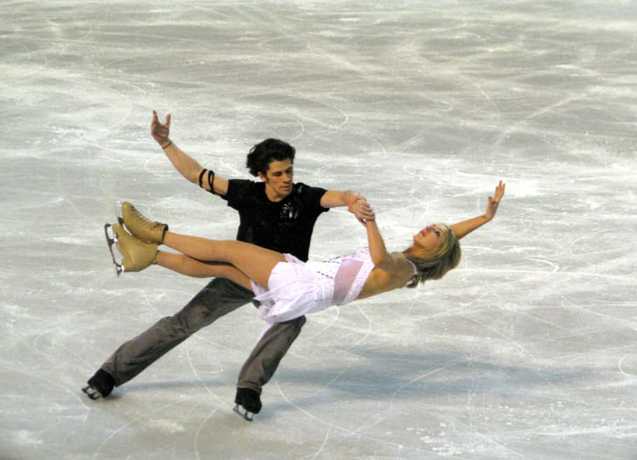 hombre, mujer, realizando, patines de hielo, patinaje sobre hielo, baile, competencia, figura, danza, deporte