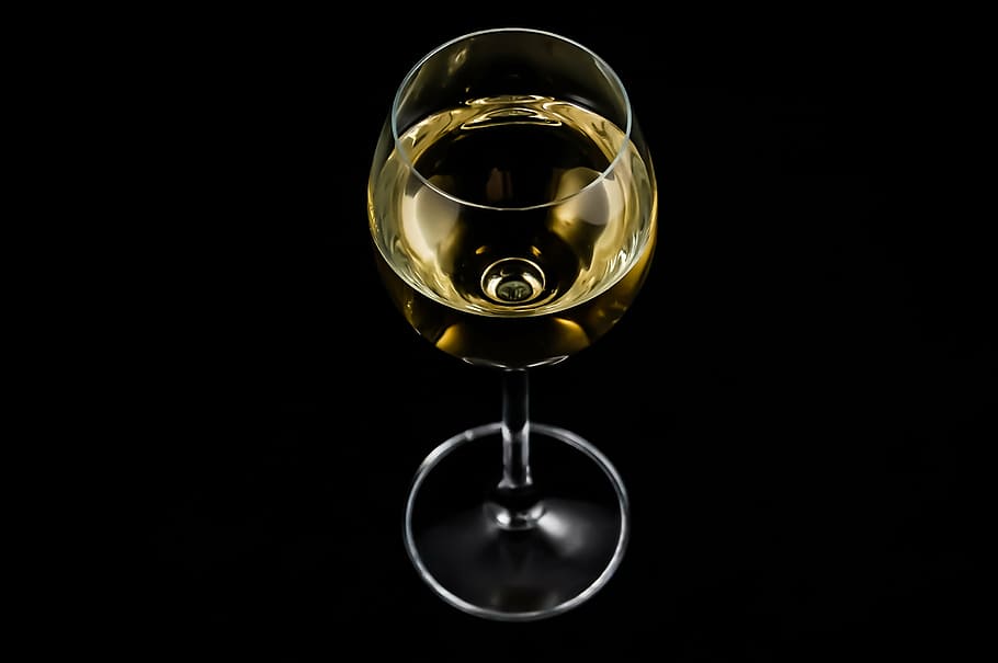 wine glass, liquor, a glass of, wine, alcohol, white wine, a glass of wine, drink, wineglass, black background