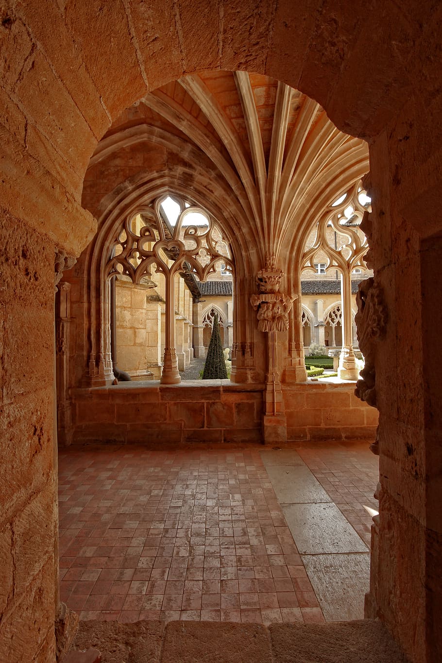 architecture, travel, cloister, abbey, cadouin, périgord, dordogne, france, pierre, sculpture