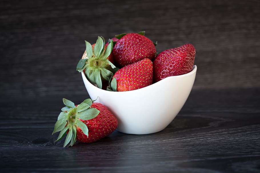 strawberries, round, white, ceramic, bowl, red, ripe, frisch, healthy, fruit