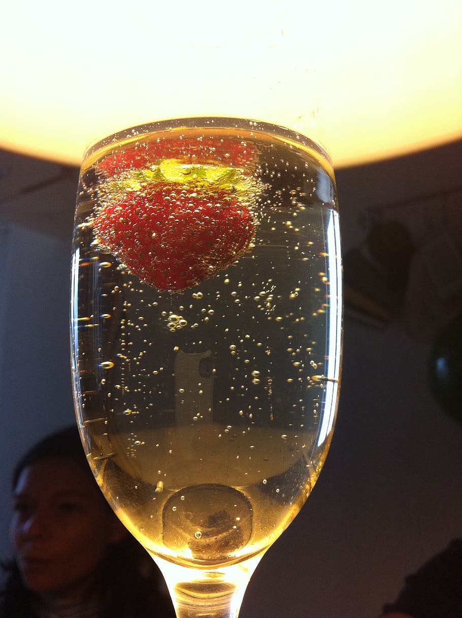 prosecco, champagne, strawberry, breakfast, fruit, mineral water, carbonic acid, refreshment, food and drink, drink
