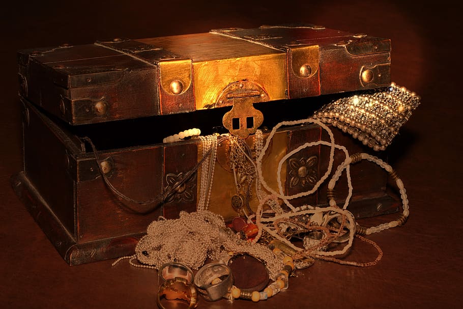 jewelries, brown, wooden, chest box, treasure chest, chest, jewellery, lighting, night, indoors