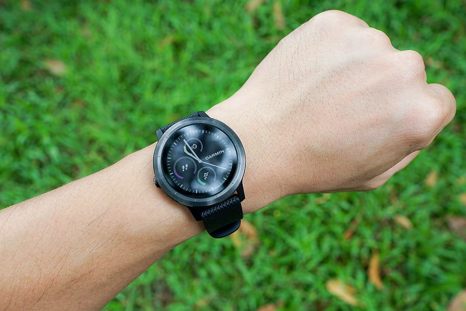 person, wearing, round, black, chronograph, watch, 10:59, smartwatch, sportwatch, sport