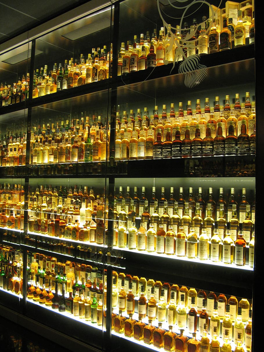 whisky, whiskey, bottles, yellow, museum, edinburgh, alcohol, shelf, abundance, indoors