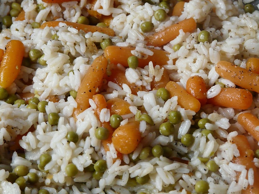 cucharón de arroz, arroz, guisantes, zanahorias, corte, risotto, verduras, nutrición, comida, comida y bebida