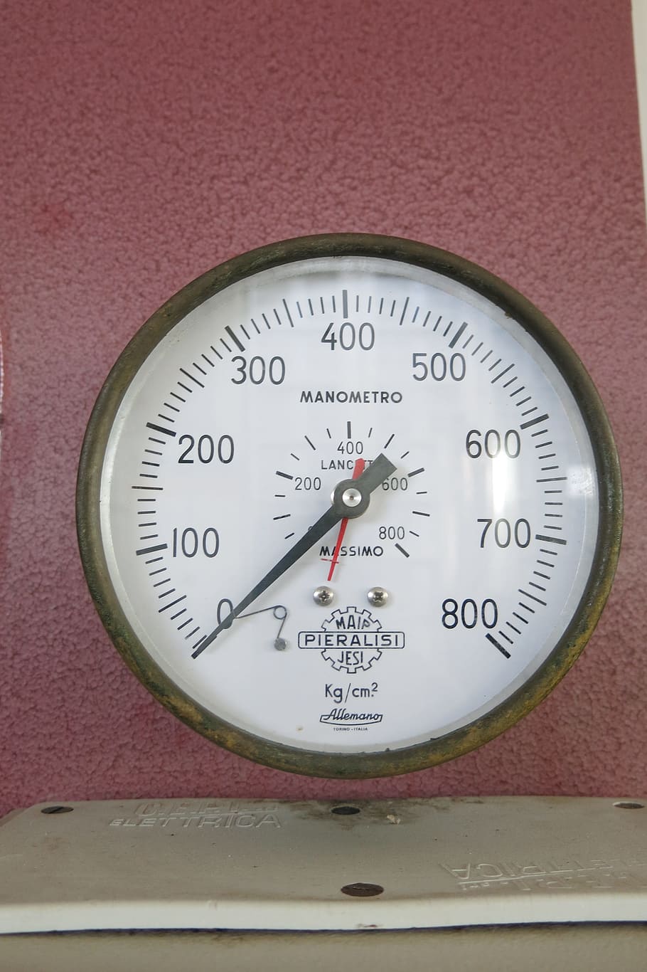 pointer, measure, pressure gauge, kg cm2, mark, olive oil press, puglia, 800, instrument of measurement, number