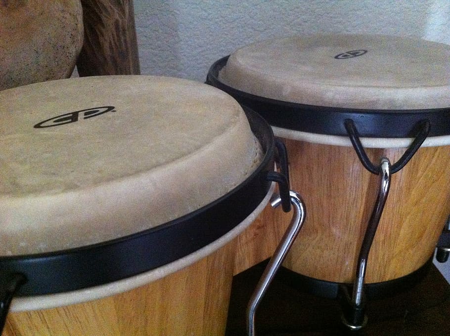 drum, bongo, drum tangan, musik, Instrumen perkusi, kayu - Bahan, tidak ada orang, di dalam ruangan, masih hidup, close-up