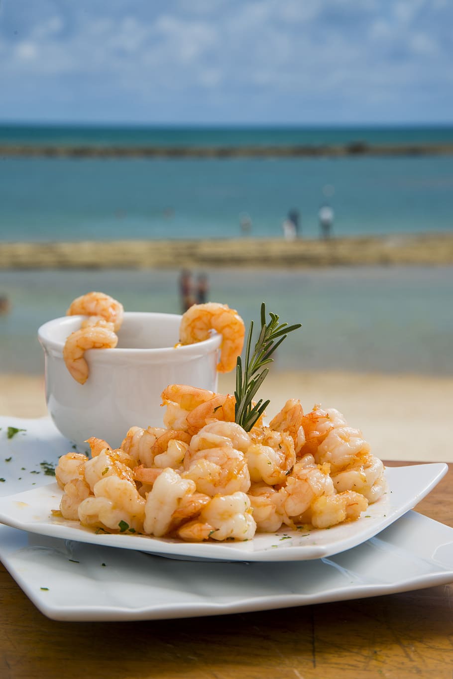 plato de camarones, blanco, cerámica, plato, camarones, playa, beira mar, comida, mar, gourmet