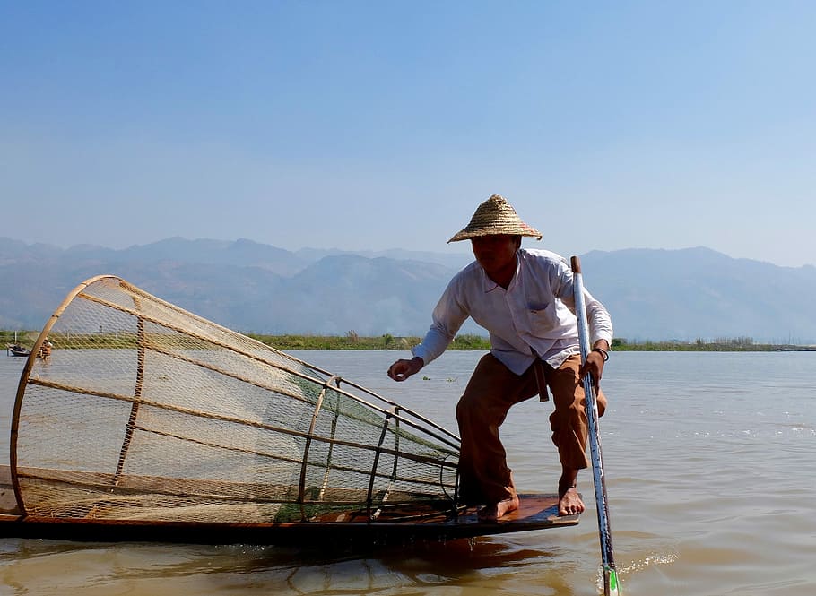 Lago Inle, Birmania, Canoa, Agua, paisaje, barca, pesa tradicional, adulto mayor, solo adultos, sombrero