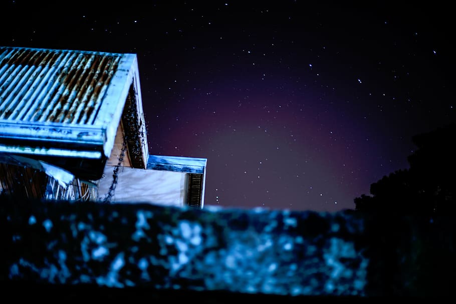 branco, azul, de madeira, casa, telhado, noite, céu, estrelas, estrela - espaço, escuro