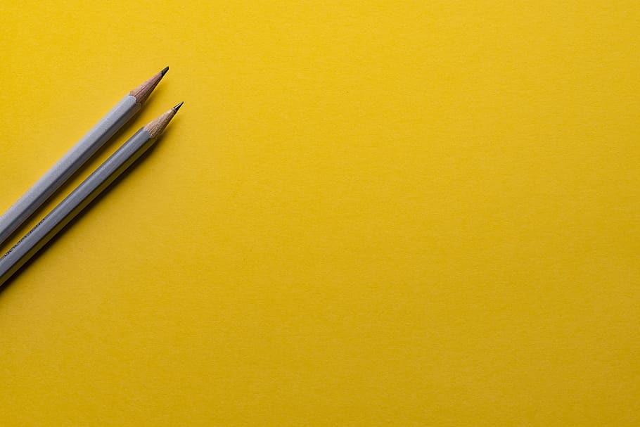 dos lápices grises, lápices, amarillo, negocios, dibujo, escritura, creativo, espacio de la copia, foto de estudio, bolígrafo