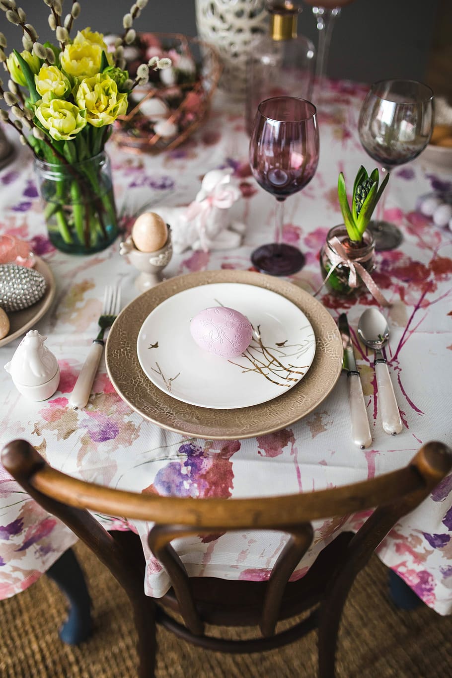 lindo, rosa, decoraciones, flores, amentos, huevos, mesa de pascua, mesa, dulce, días de fiesta