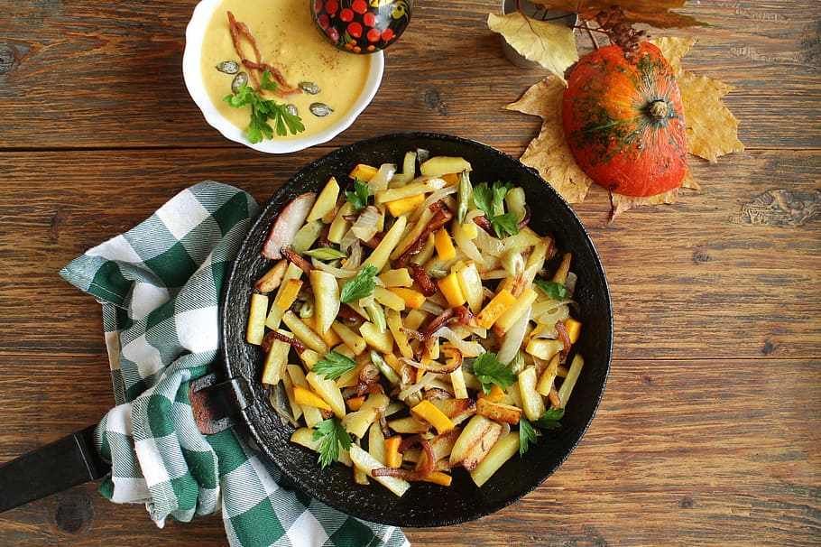potatoes with vegetables, fried potatoes, potatoes with pumpkin, the potatoes in the pan, food and drink, food, healthy eating, freshness, wellbeing, table