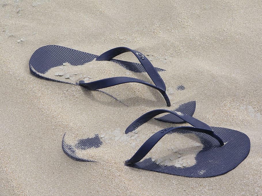 pasangan, hitam, sandal, sandal jepit, alas kaki, sepatu pantai, pakaian pantai, liburan, rekreasi, pasir