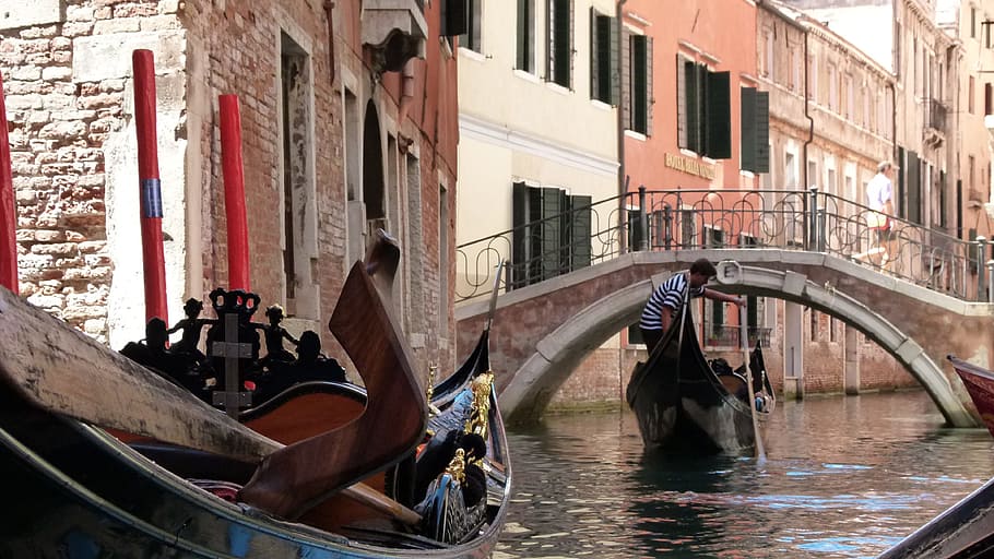 Venecia, góndola, casas, canal, puente, estructura construida, arquitectura, modo de transporte, transporte, agua