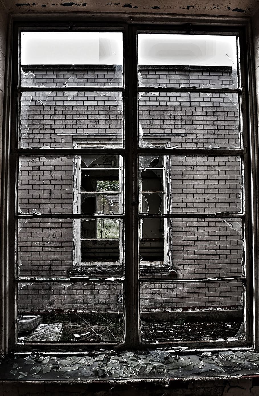 ventana rota, vidrio, marco, roto, viejo, dañado, vidrio roto, arquitectura, crimen, pared