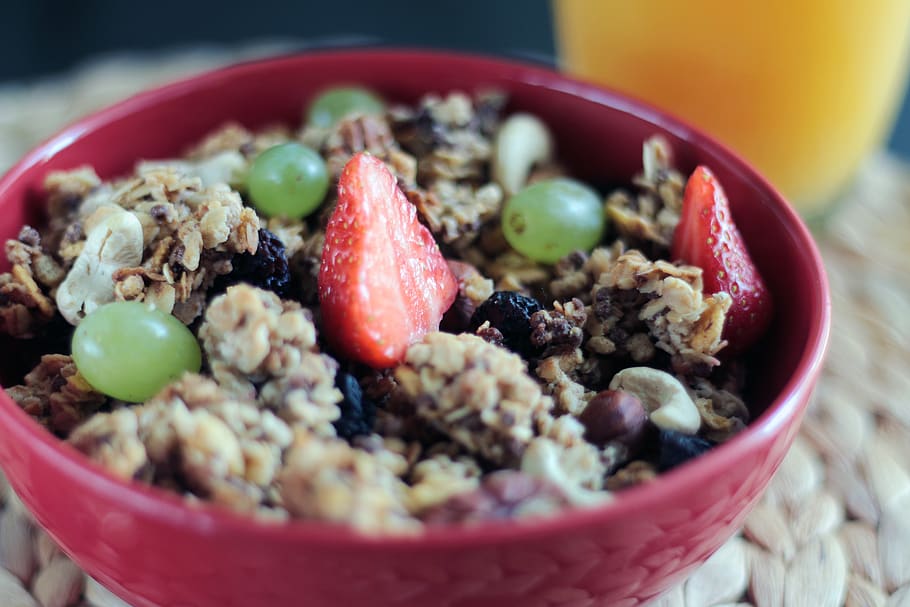 muesli, cereal, breakfast, grapes, strawberries, nuts, bowl, food and drink, food, healthy eating