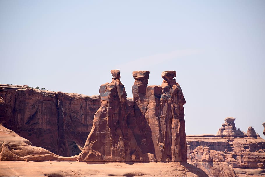 arches national park, the three gossips, rock formations, desert, uSA, rock - Object, nature, utah, landscape, sandstone