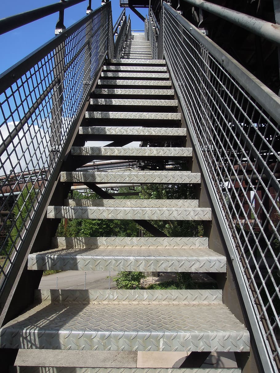 Escaleras, hacia arriba, subida, empinada, gradualmente, escaleras metálicas, escalera externa, escalera, alta, escalones
