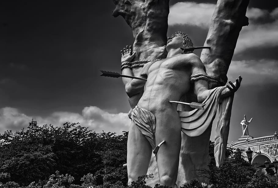 grayscale photography, man statue, Maracaibo, Venezuela, San Sebastian, maracaibo, venezuela, statue, sculpture, black and white, sky