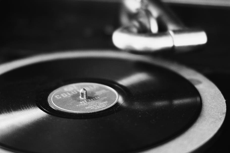 grayscale photo, turntable, Victrola, Antique, Music, indoors, close-up, day, number, selective focus