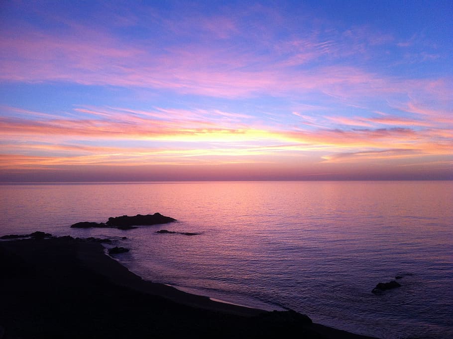 foto del paisaje, abierto, asiento, puesta de sol, playa, amanecer, mar, nubes, lila, luz de fondo