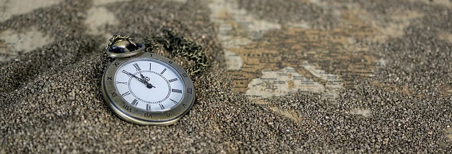 丸い銀色のポケット, 時計, 茶色, 砂, 懐中時計, 時間, 世界地図, 文字盤, ポインター, ノスタルジア