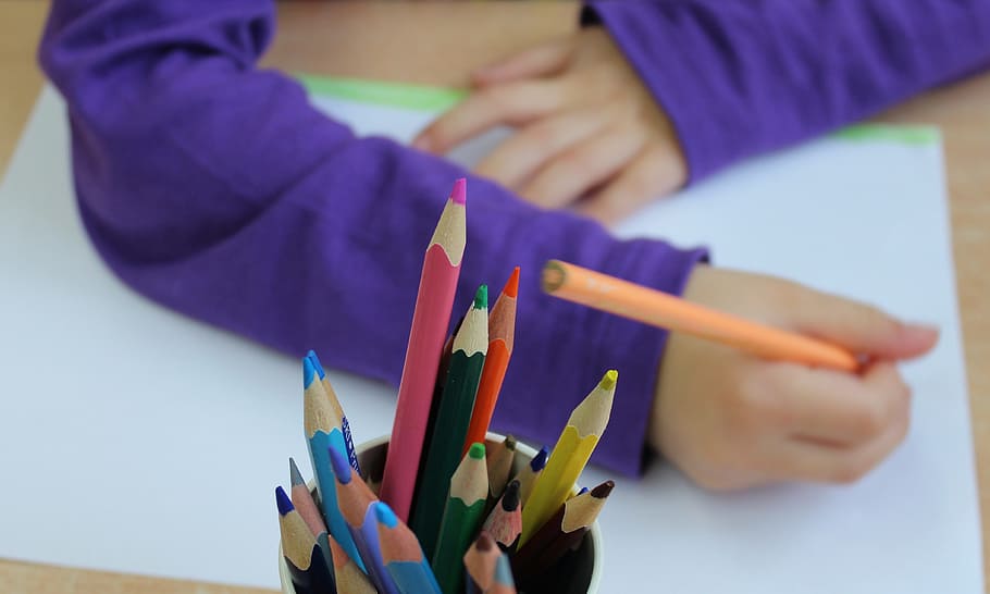 어린이, 그림, 채색, 그리는, 채색하기, 크레용, 손, 핸들, 다채로운 연필, 어린 시절