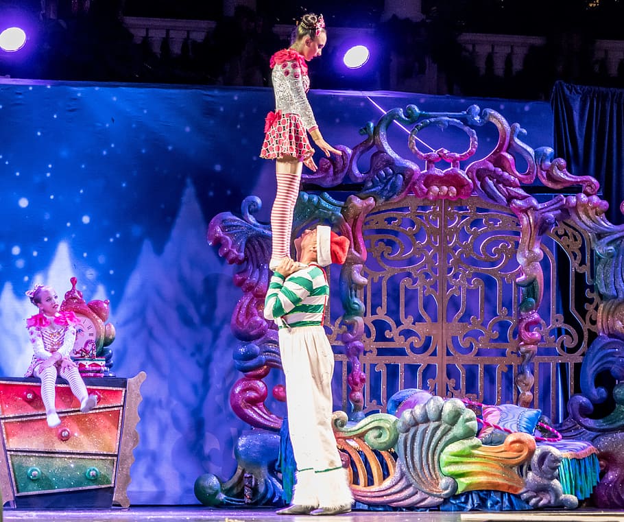 Acrobats, Cirque Du Soleil, christmas show, gaylord palms, orlando, florida, candy cane, costumes, show, holiday show