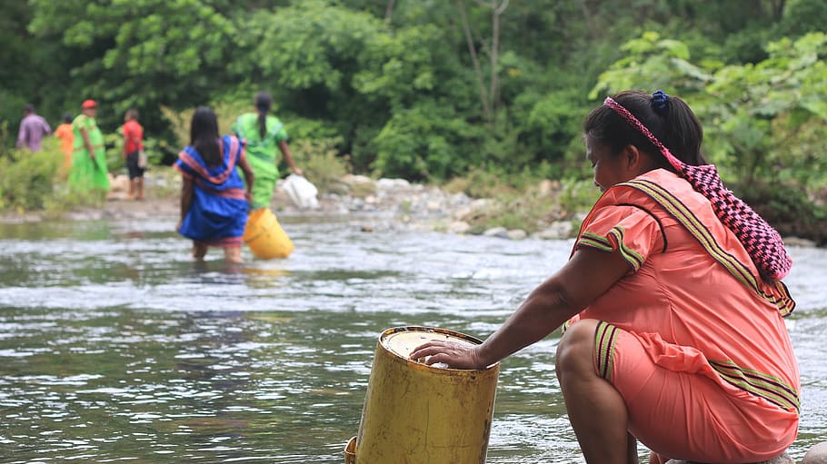 río, ngäbe-bugle, agua, lavado de ropa, trabajo, gente, naturaleza, aire libre, personas reales, estilos de vida