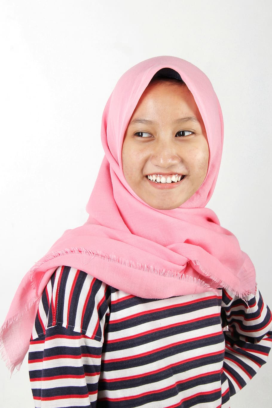 beautiful, women, pink, smile, hijab, indonesian, yogyakarta, surakarta, tersenyum, warna merah muda