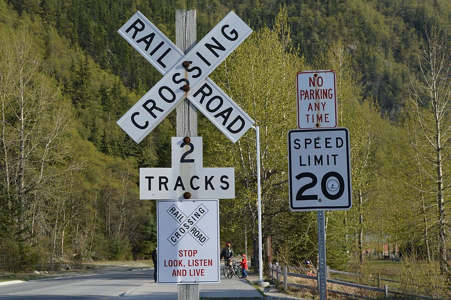 signage persimpangan kereta api, skagway, alaska, amerika serikat, sinyal lalu lintas, persimpangan kereta api, batas kecepatan, tanda, jalan, Tanda jalan
