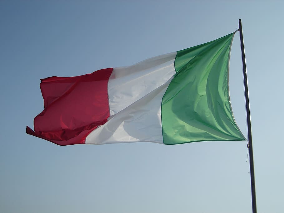 bandera, italia, italiana, viento, vista de ángulo bajo, patriotismo, cielo, medio ambiente, cielo despejado, agitando