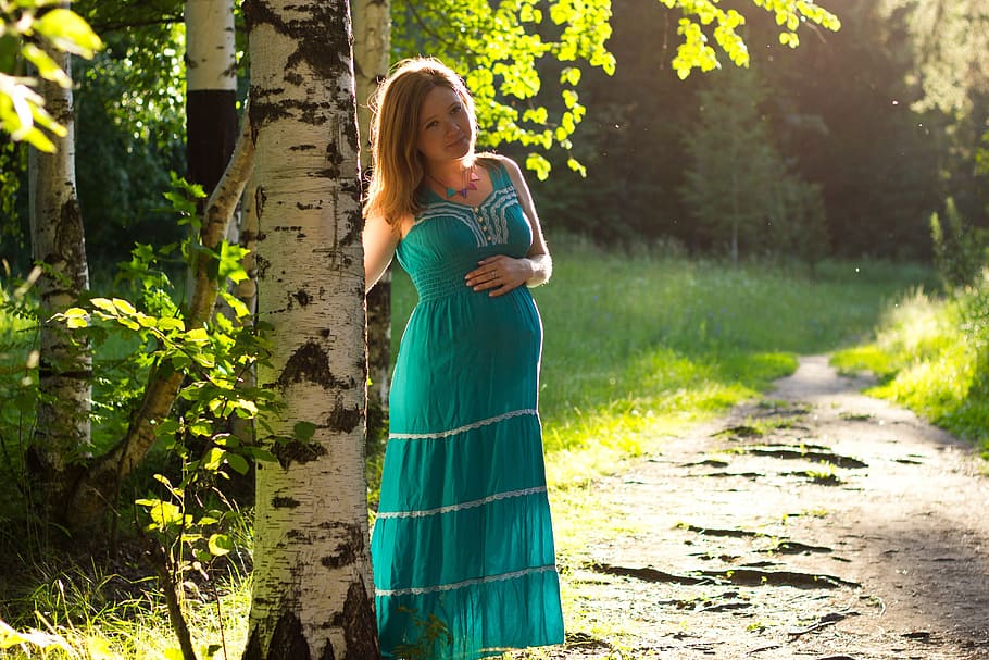 woman, green, sleeveless dress, standing, tree, pregnancy, joy, de, girl, mom