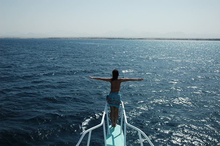 woman, standing, ship, edge, facing, blue, ocean, titanic, sea, dom