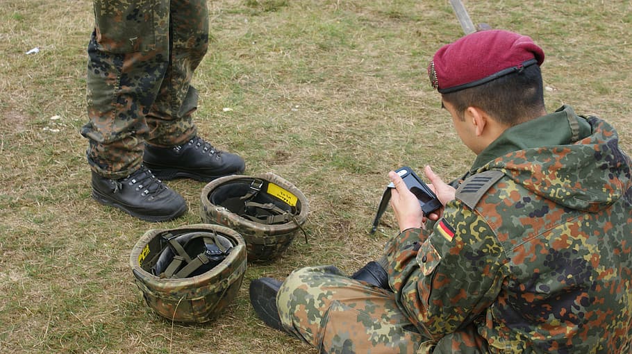 German, Soldier, Sit, Grass, Telephone, german soldier, helmets, red beret, feet, army