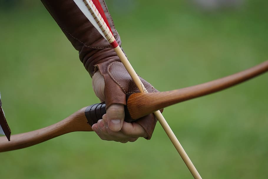 persona, izquierda, mano, tenencia, arco, flecha, tiro con arco, objetivos, Bogensport, tiempo