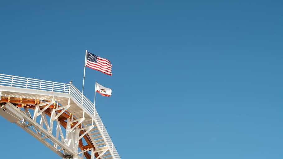 bandera, EE. UU., azul, cielo, bandera de EE. UU., cielo azul, al aire libre, vista de ángulo bajo, día, patriotismo