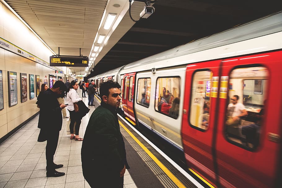 menunggu, platform kereta, london, bawah tanah, People, London Underground, kota, kereta api, transportasi, Stasiun kereta bawah tanah