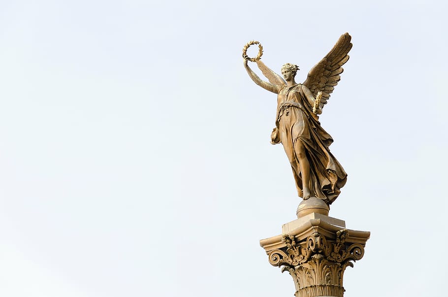 bajo, fotografía de ángulo, ángel, hormigón, estatua, escultura, monumento, arcángel, lugar famoso, europa