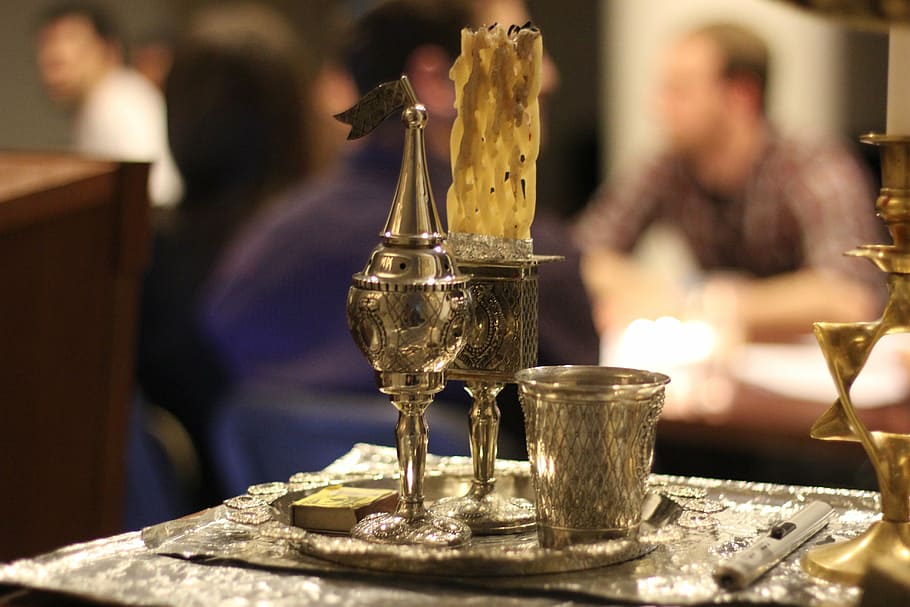 besamim, candle for abdali, synagogue, adult, incidental people, food and drink, focus on foreground, glass, alcohol, table