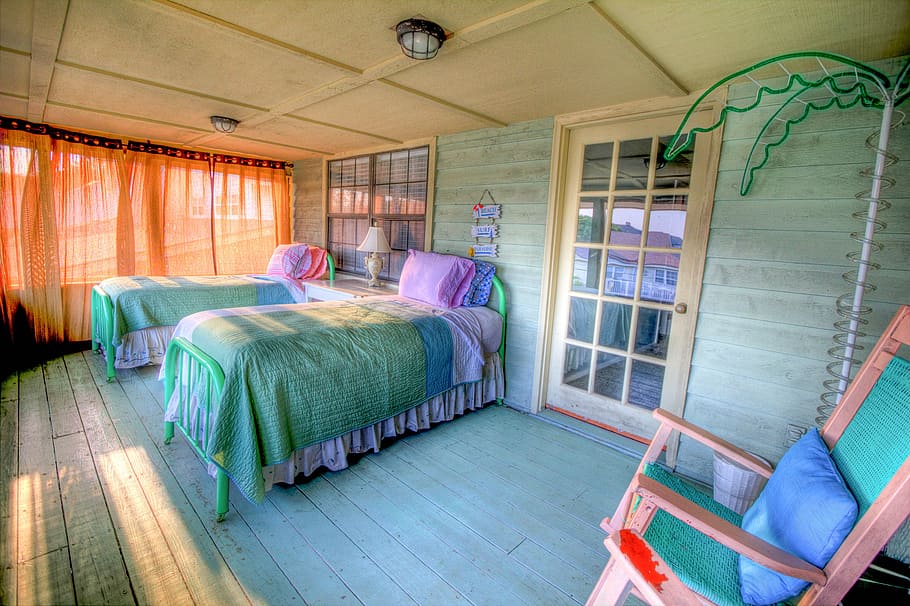 green bedspread set, bedroom, sleeping room, bed, furniture, room, house, interior, sleeping, hotel